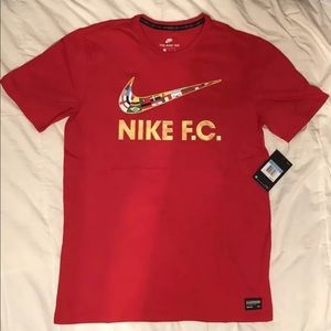 NWT Nike FC Soccer Swoosh Flag T-Shirt Mens Medium